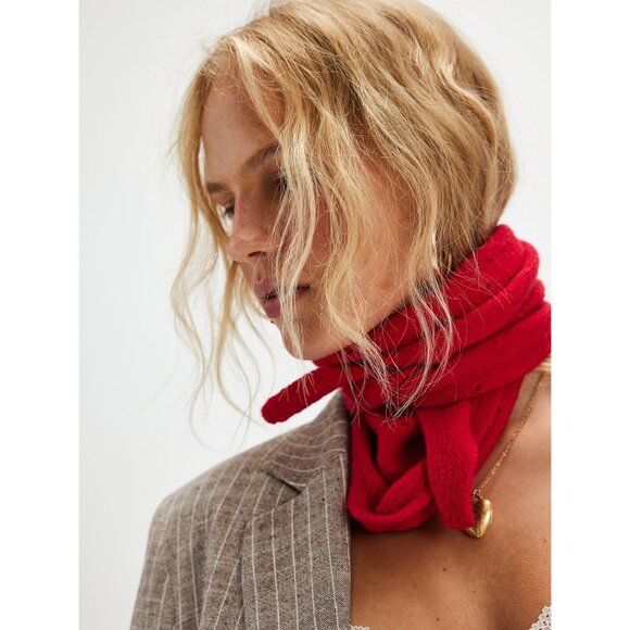 FREE PEOPLE Triangle Essential Scarf / Red - Picture 7 of 8